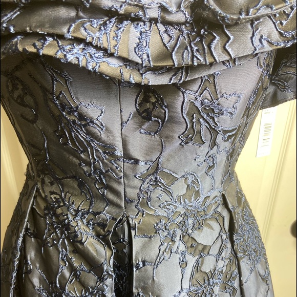 1 Antonio Melani dress.
BLACK FRIDAY DEALS CHECK OUT MY CLOSET - Picture 8 of 11